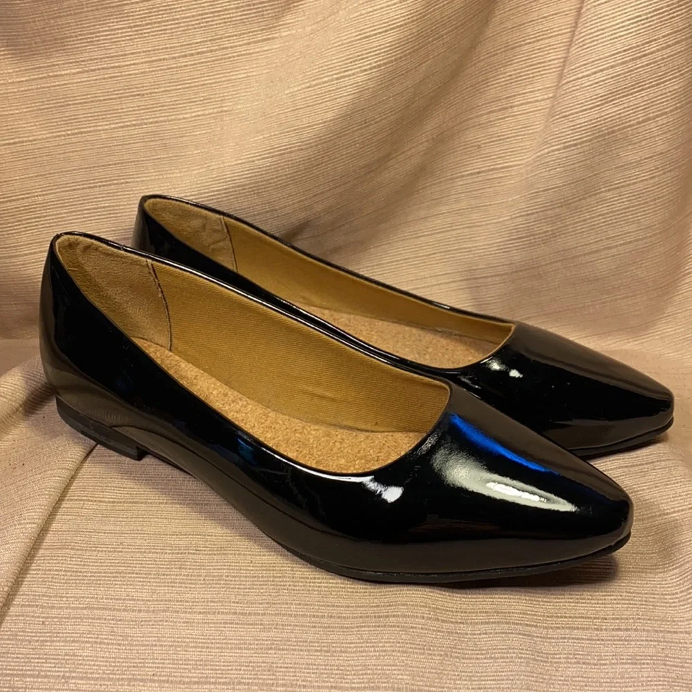 NWOT Ahimsa point toe cork footbed flats 2